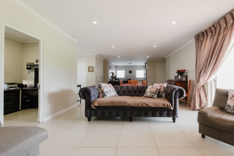 4 Bedroom Property for Sale in Sunningdale Western Cape